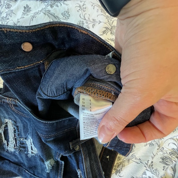 Dark wash distressed American eagle High Rise Shortie. Sz 4 - Picture 2 of 3